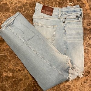 Hollister Distressed Jeans - SZ 30